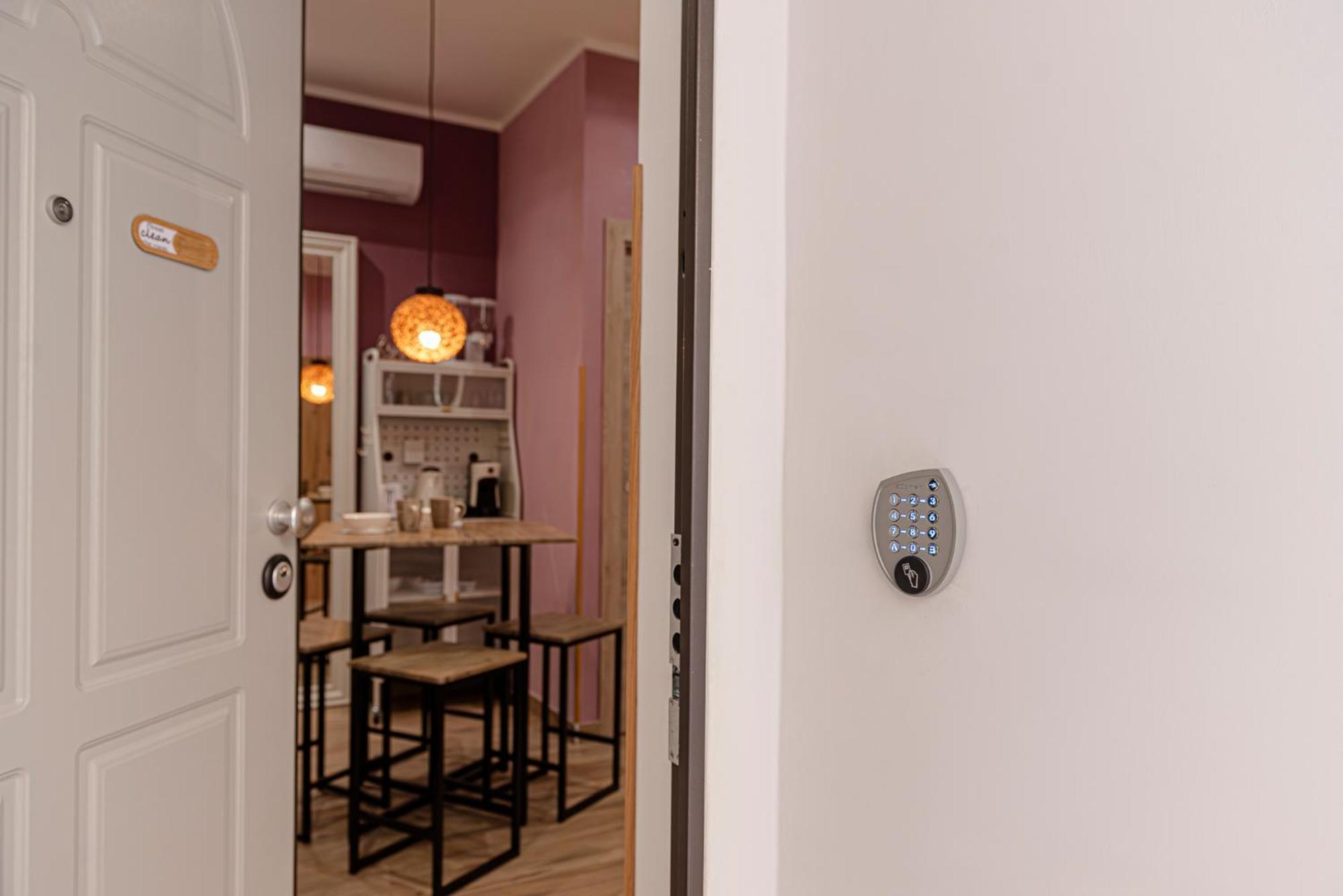 Helle Hus Guest House - 200M From Piazza Bologna Metro And 10 Minutes From The Colosseum Bilik gambar